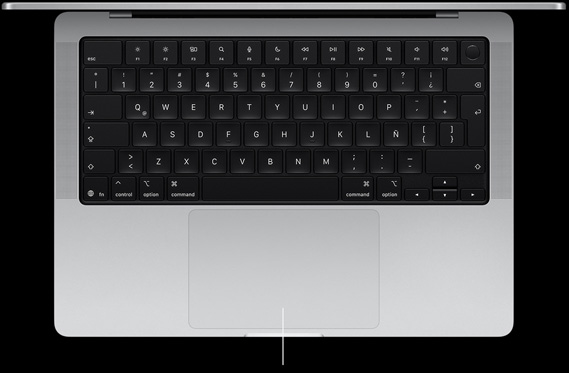 MacBook Pro, color plata, abierto, se muestra el teclado y el trackpad Force Touch