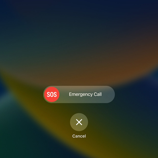 Un iPhone con la schermata di una chiamata di emergenza.