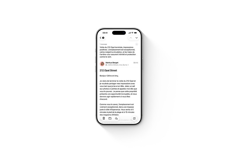 Trois iPhone affichant des fonctionnalités Apple intelligence : résumé d’un message vocal, enregistrer et résumer des notes et des appels, et résumer un e-mail