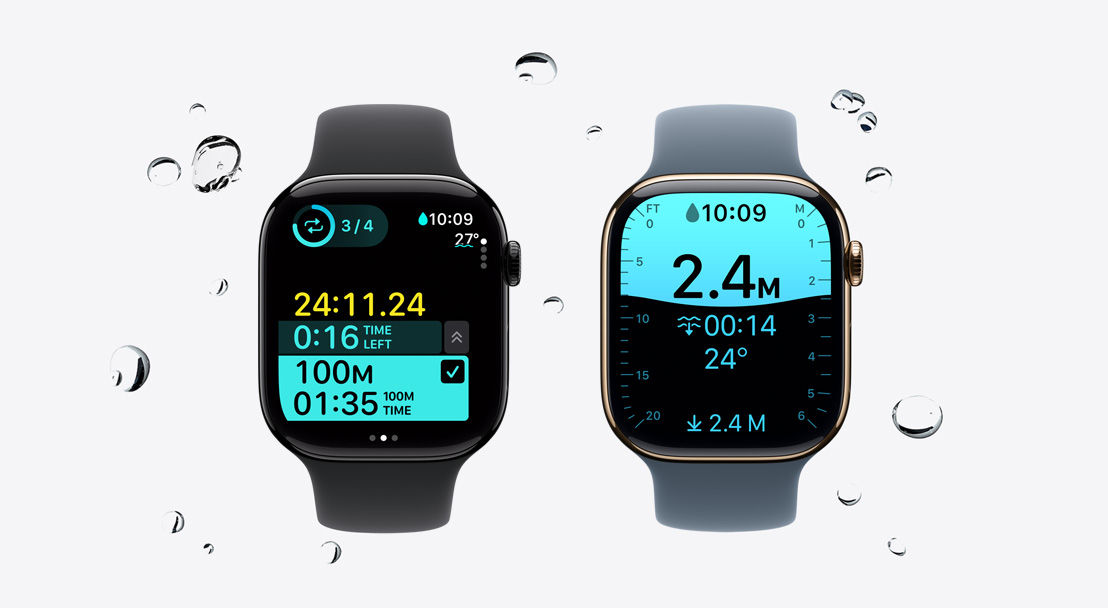 兩款 Apple Watch Series 11 裝置，分別配備拋光亮黑色鋁金屬錶殼和金色鈦金屬錶殼，並配搭黑色運動錶帶和錨鐵藍色運動錶帶；螢幕顯示體能訓練 app 正追蹤游泳訓練；手錶上有水珠滑落