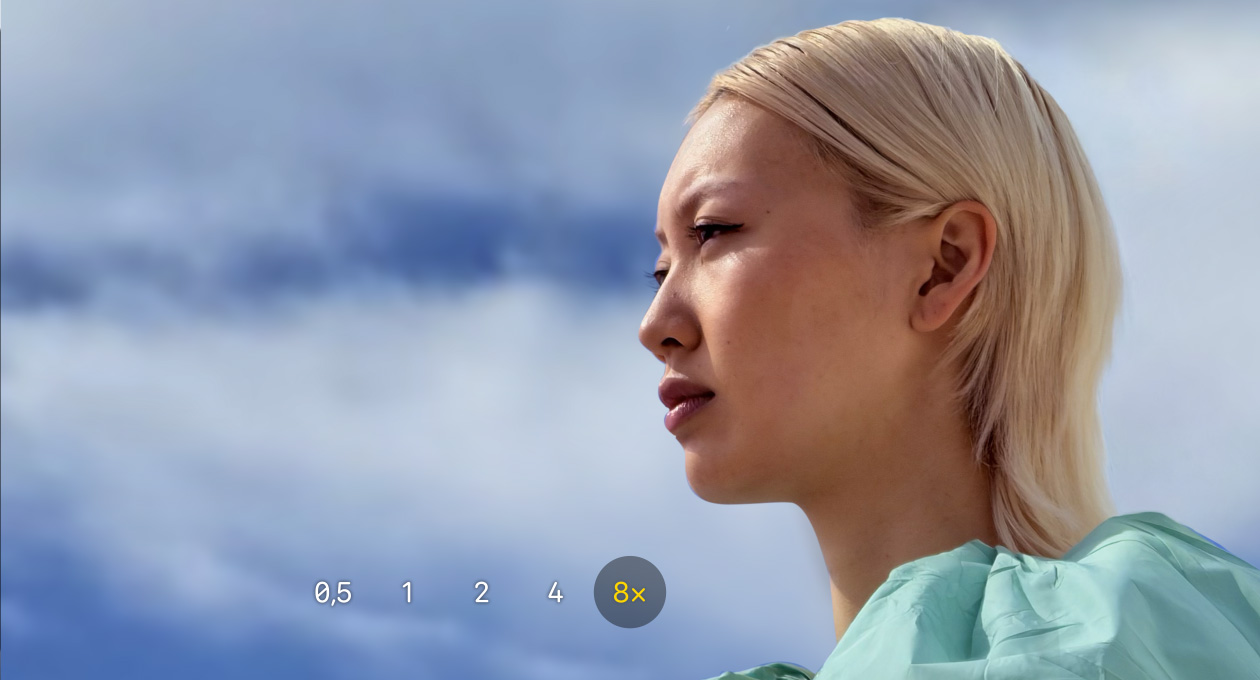 App Fotocamera su iPhone 17 Pro, zoom ottico 0,5x, 1x, 2x, 4x e 8x, con 8x selezionato.