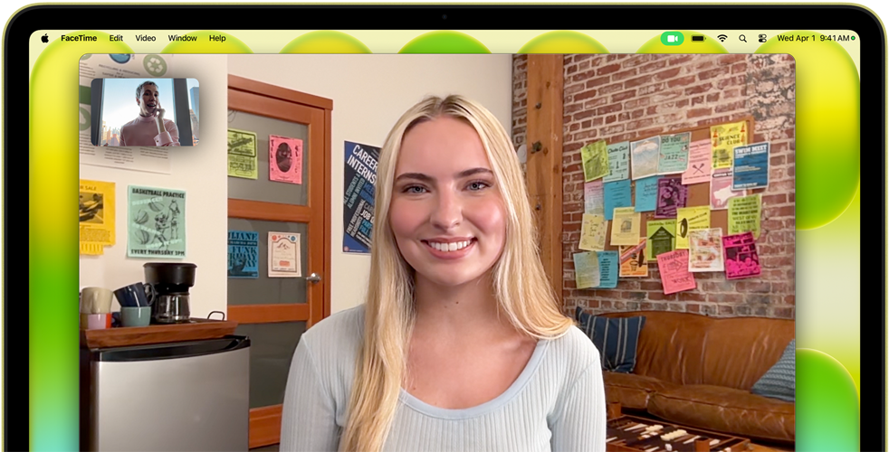 MacBook Neo, couleur jaune agrume, caméra située au-dessus de l’écran, appel vidéo FaceTime à l’écran
