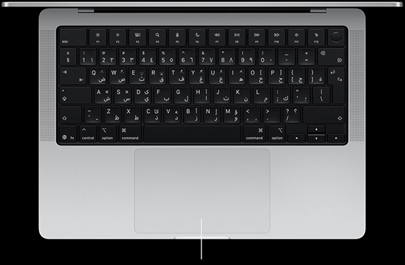 جهاز MacBook Pro، لون فضي، مفتوح، يعرض لوحة المفاتيح ولوحة تعقب الضغط القوي