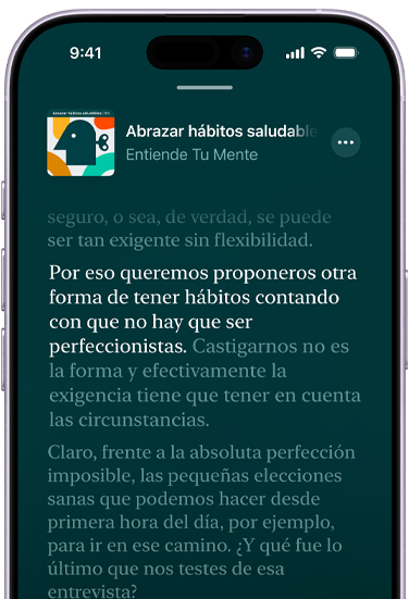 iPhone, parte frontal, la pantalla muestra una transcripción en Apple Podcasts de un episodio llamado "Abrazar hábitos saludables" del podcast "Entiende Tu Mente", el texto resaltado en la transcripción dice: "Por eso queremos proponeros otra forma de tener hábitos contando con que no hay que ser perfeccionistas.", el resto del texto de la transcripción aparece atenuado.