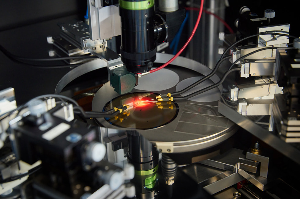 A close-up of a microprocessor at TRUMPF Ditzingen.