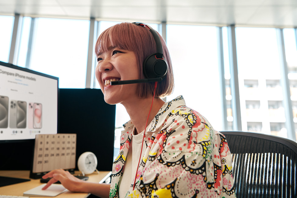 Apple call center is shown.