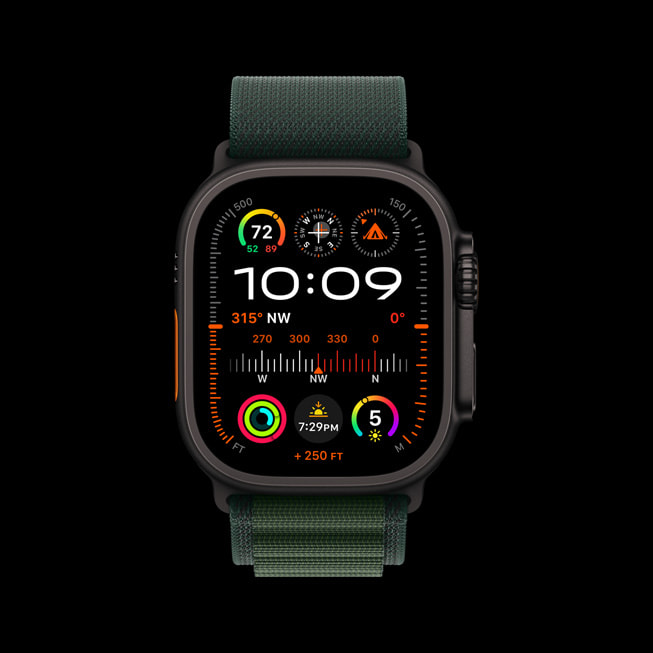 Siyah titanyum Apple Watch Ultra 2 ve Alpine Loop.