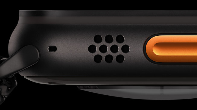 Apple Watch Ultra 2’nin ekranındaki yerleşik hoparlörlerin yakından çekilmiş görünümü.