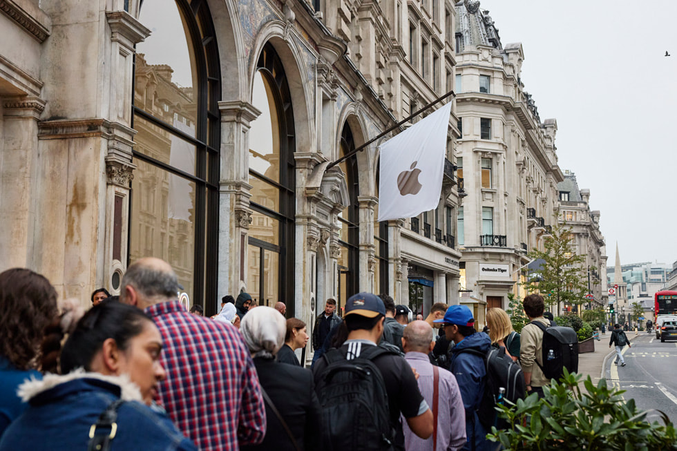 La file d’attente devant Apple Regent Street, à Londres.