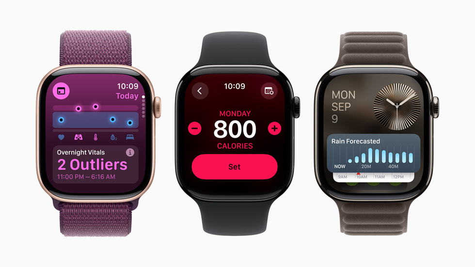 Hình ảnh ba thiết bị Apple Watch Series 10 hiển thị các nội dung cập nhật ra mắt trên watchOS 11, bao gồm ứng dụng Sinh Hiệu và Ngăn Xếp Thông Minh nay còn thông minh hơn. 