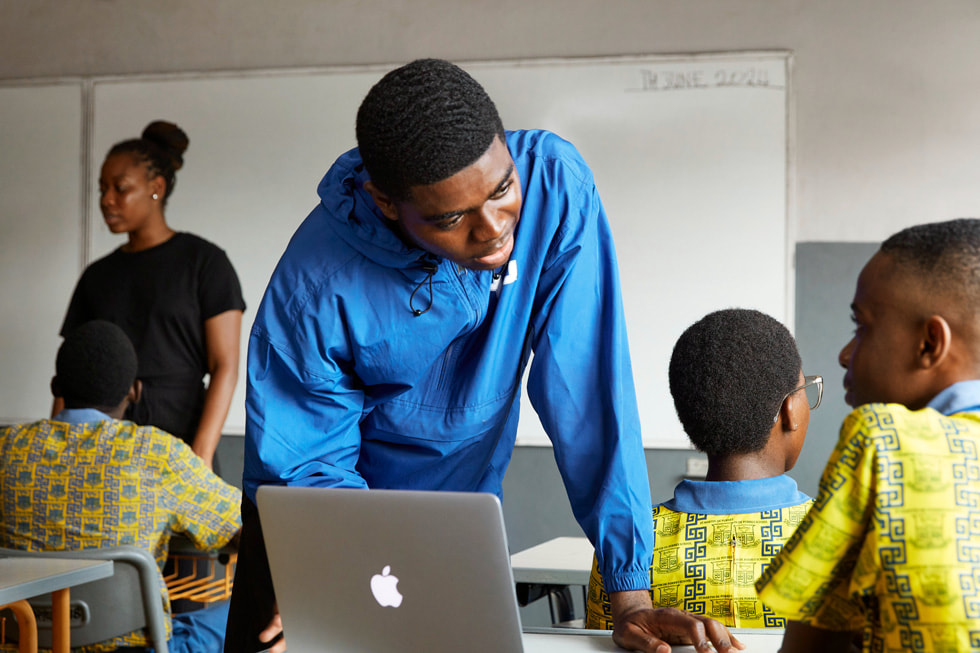 Elever i ett klassrum på skolan St. Martin de Porres School i Ghana.