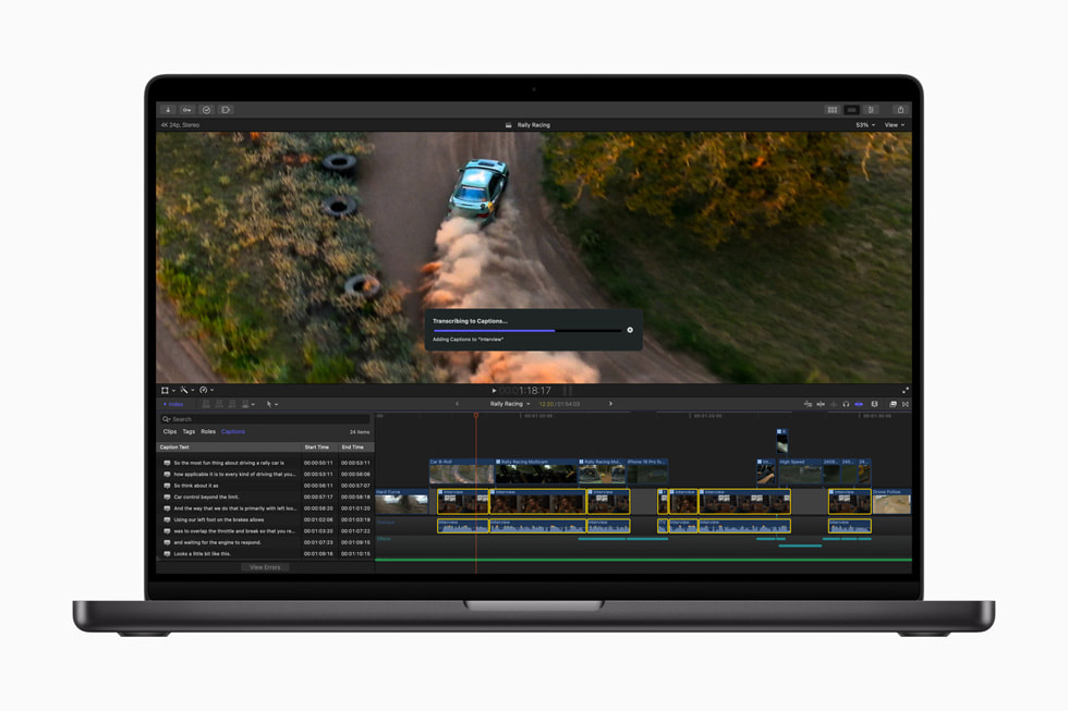 Final Cut Pro 11’in yeni özelliği Transcribe to Captions, MacBook Pro’da gösteriliyor.