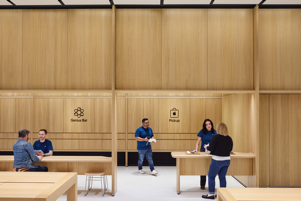The dedicated Apple Pickup and Genius Bar area at Apple Miami Worldcenter. 