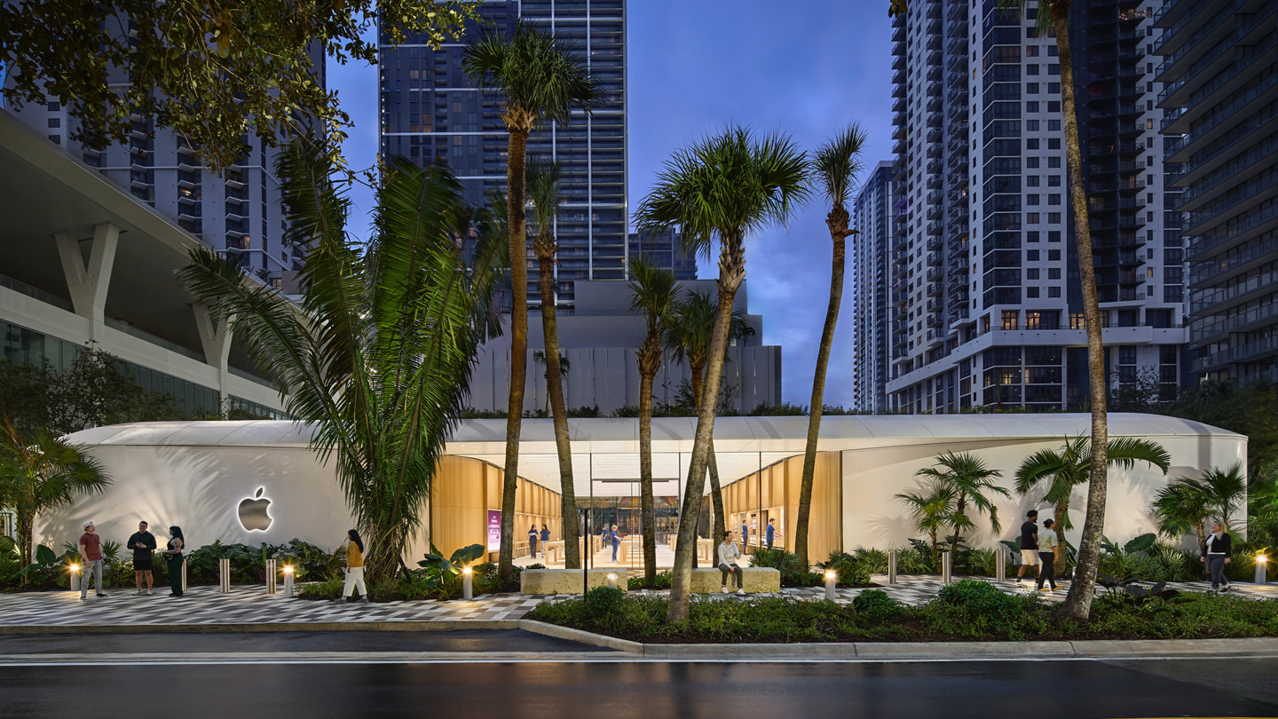 A wide view of the exterior at Apple Miami Worldcenter.