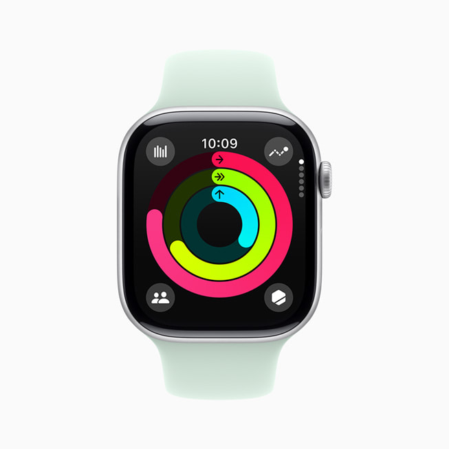 Apple Watch ekranında Aktivite uygulaması gösteriliyor.