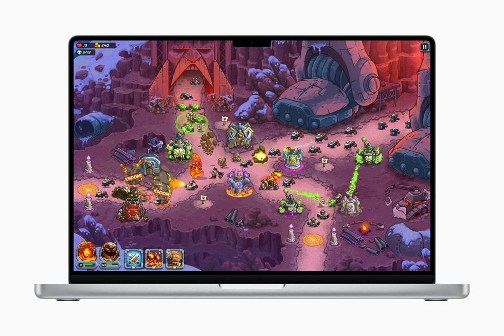 Bilder från Kingdom Rush 5: Alliance TD+ från Ironhide Game Studio visas på en MacBook Pro 16 tum.