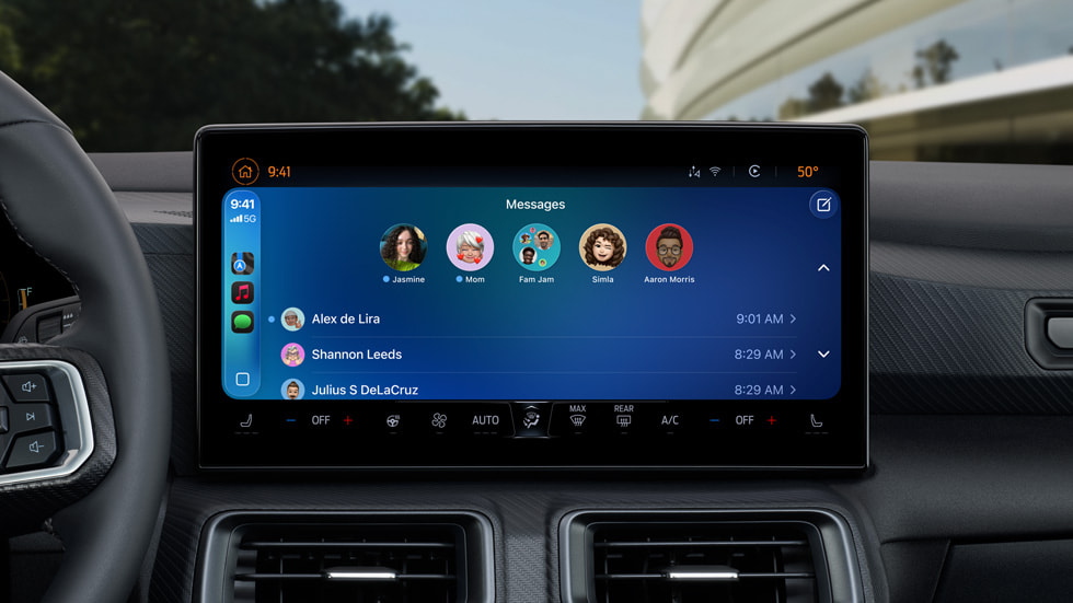 CarPlay’de Mesajlar uygulamasındaki iğnelenmiş sohbetler gösteriliyor.