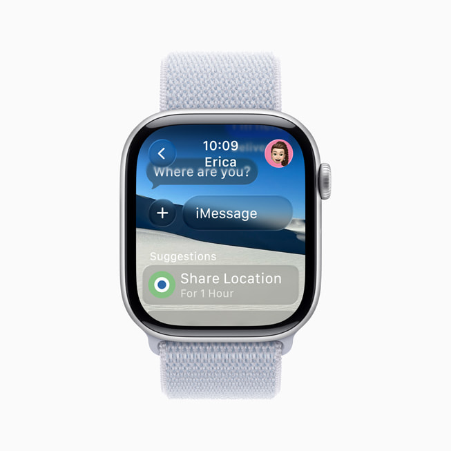 Customizable backgrounds are shown in Messages in watchOS 26.