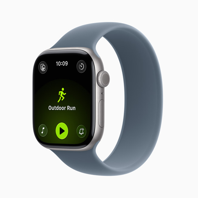 En Apple Watch Series 11 som visar användarens träningspass i form av utomhuslöpning.