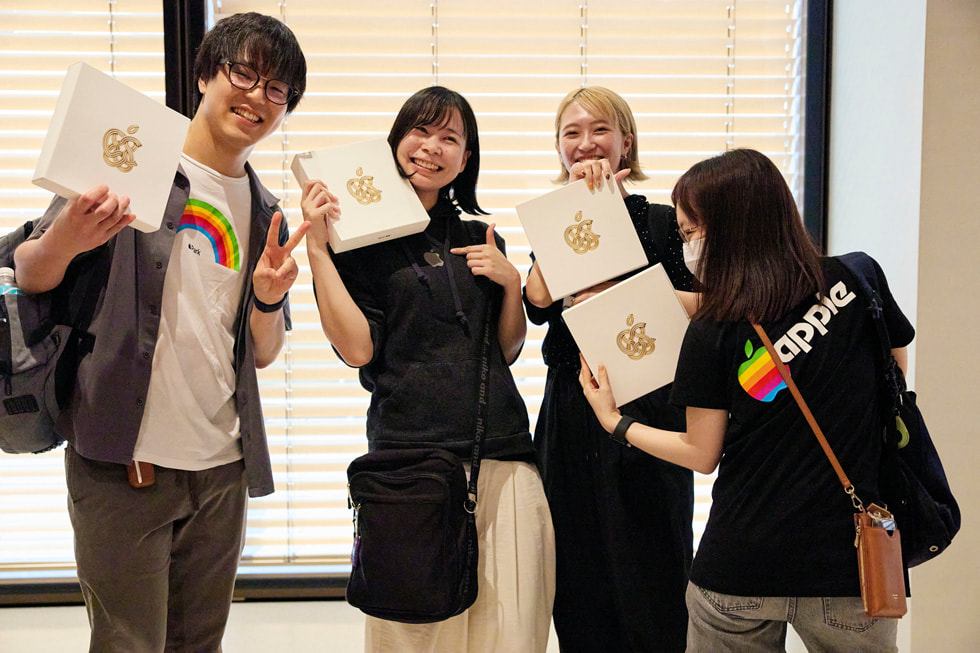 Customers show off commemorative gift boxes at Apple Ginza.