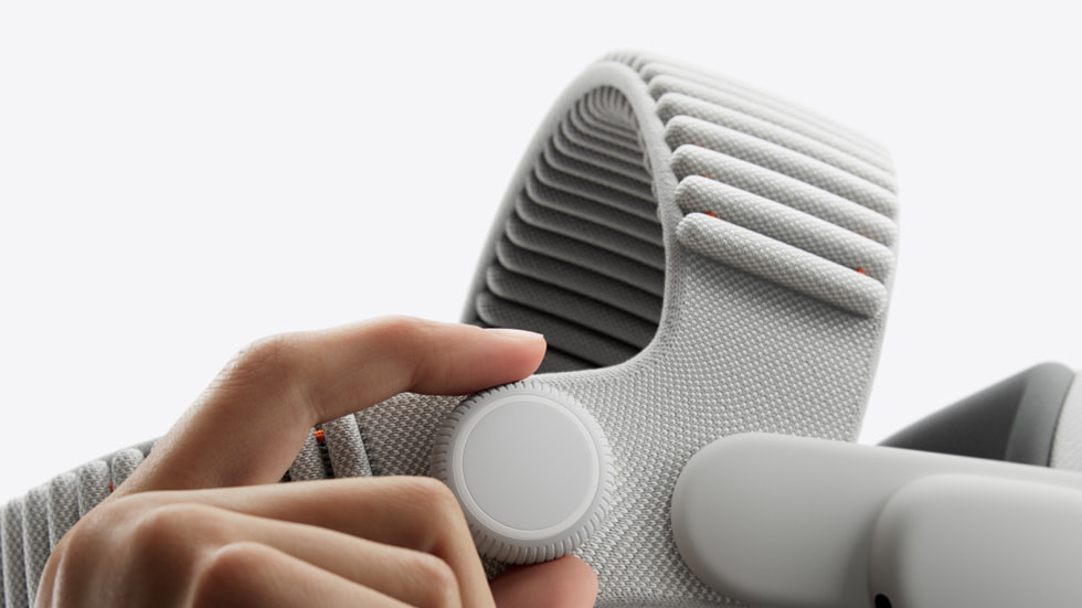 An image that shows a close-up of the Fit Dial in the Dual Knit Band.