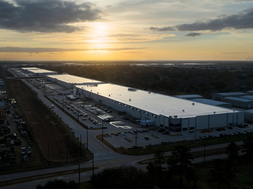 An overhead shot of the under-construction Apple Advanced Manufacturing Center in Houston.