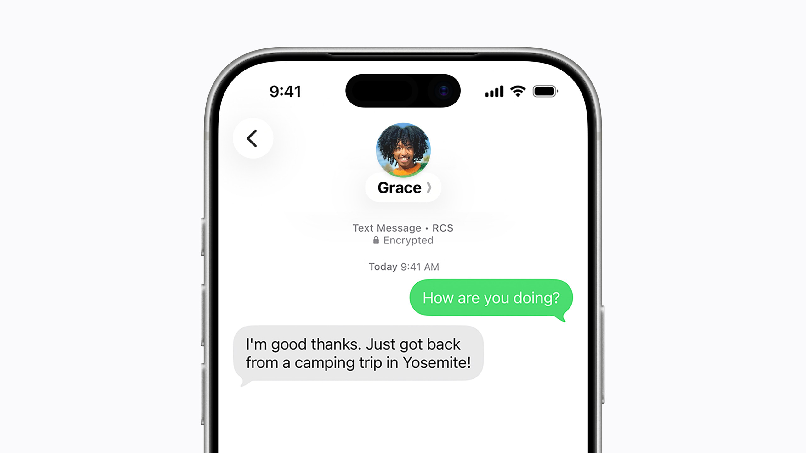Una schermata di iPhone 17 Pro che mostra una chat RCS protetta da crittografia end-to-end. Il messaggio visibile dice: “Come stai?”.