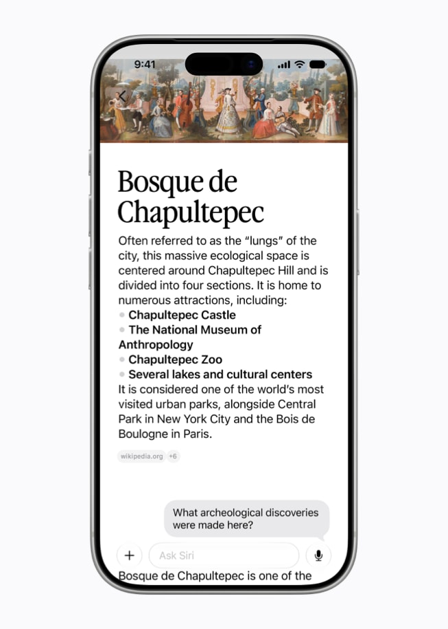 iPhone 17 Pro shows a conversation between the user and Siri about Bosque de Chapultepec.