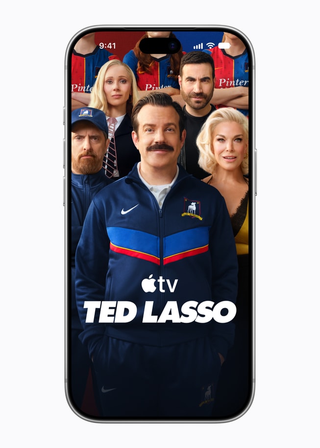 iPhone 18 Pro يعرض صورة لمسلسل Ted Lasso على Apple TV.