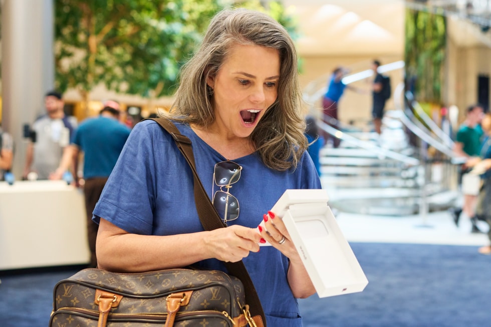 A customer unboxes her new iPhone 18 Pro purchase at Apple Fifth Avenue.