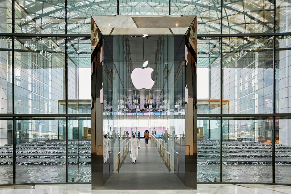 The mirrored foil ceiling inside Apple Al Maryah Island.