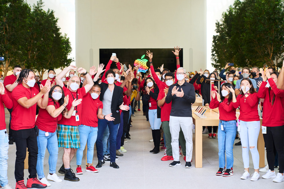 Tim Cook and Deirdre O’Brien with customers at Apple The Grove.