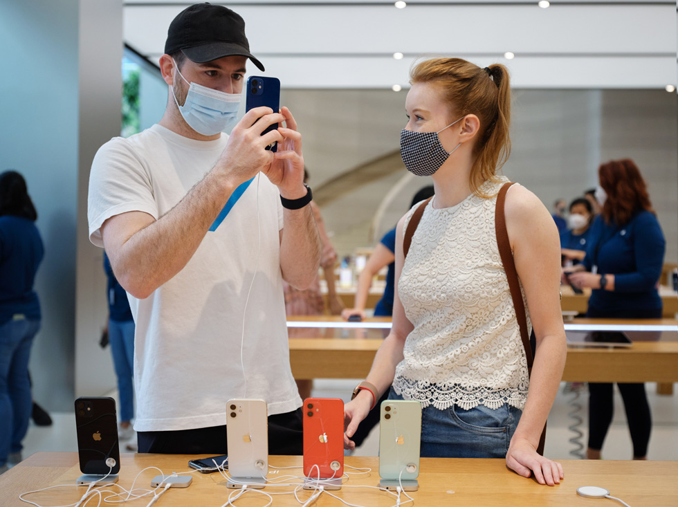 Customers at Apple Orchard Road test out the camera system on iPhone 12 Pro. 