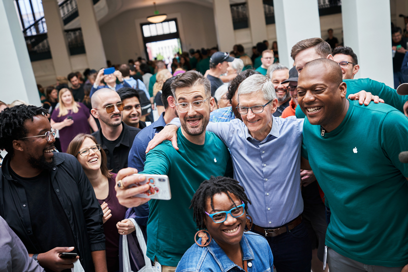 Tim Cook with team at Apple Carnegie Library.