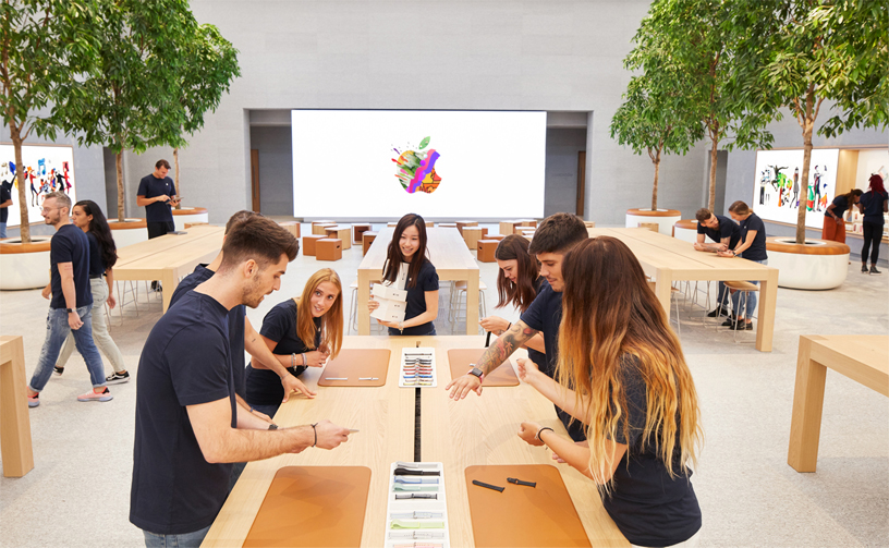 Team members inside Apple Piazza Liberty.