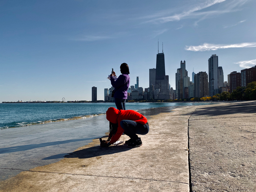 iPhone 11과 함께 한 DRW 고등학교 학생들.