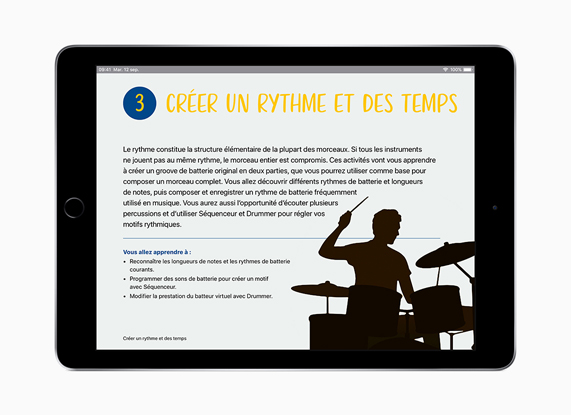 iPad with Everyone Can Create on screen in French.