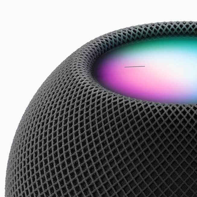 Close-up van HomePod mini die aangeeft dat Siri is geactiveerd.