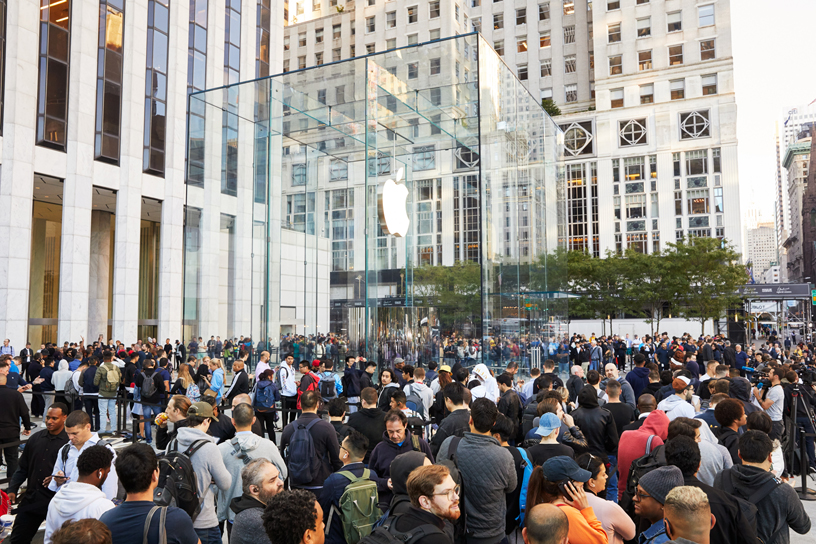 A crowd of visitors outside the new Apple Fifth Avenue