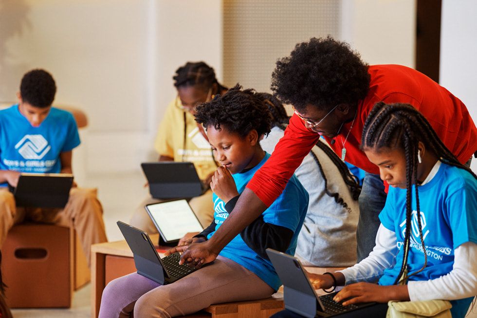 Students are guided through an in-store Today at Apple session.