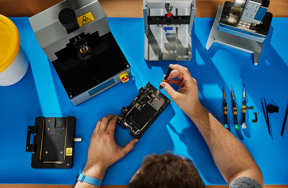 Self Service Repair being done on iPhone.