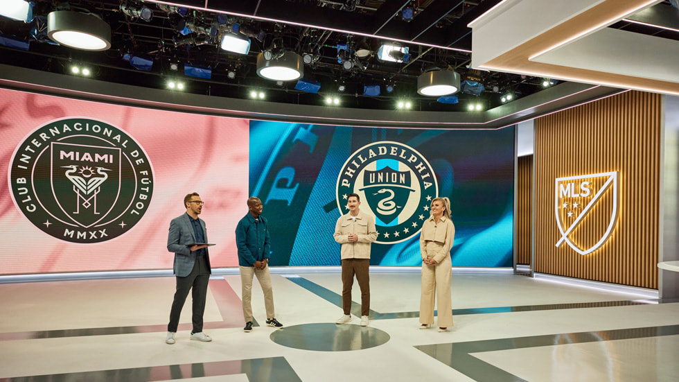 Von links nach rechts: Liam McHugh, Bradley Wright-Phillips, Sacha Kljestan und Kaylyn Kyle in der MLS 360 Show.