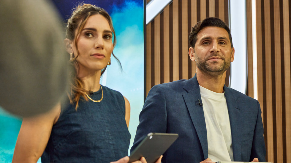 Die spanischsprachigen Analyst:innen Melissa Ortiz (links) und Diego Valeri.
