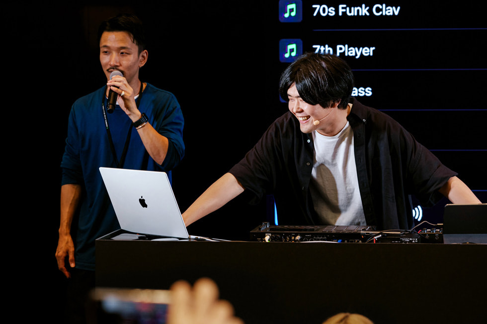 日本のToday at Appleセッションでパフォーマンスを披露するSTUTS。