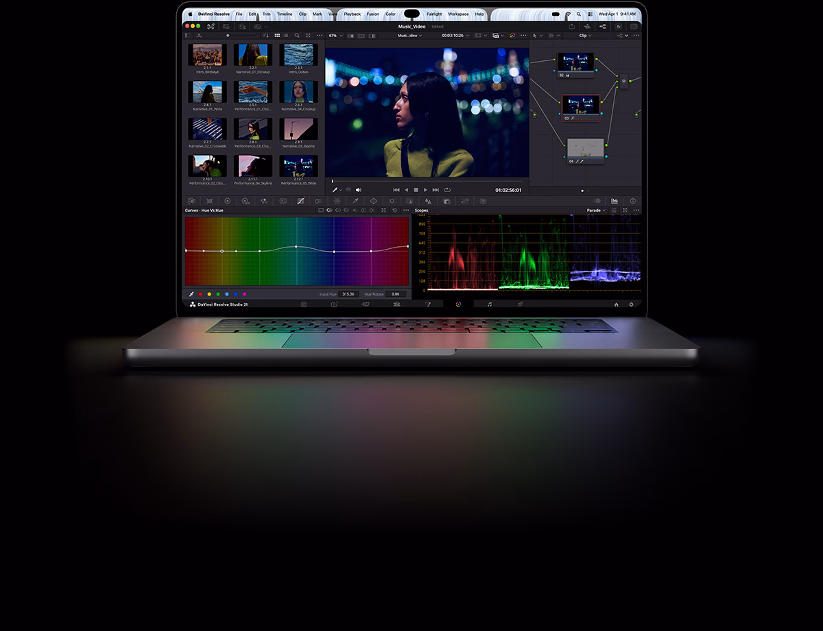 MacBook Pro z wyświetlaczem PROLED XDR, kolor srebrny, na ekranie widać film montowany w aplikacji DaVinci Resolve Studio