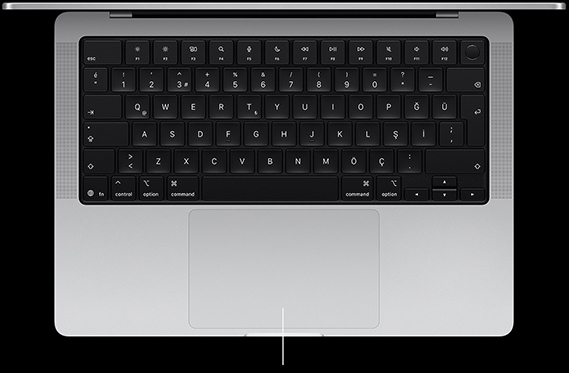 MacBook Pro, gümüş rengi, açık, klavyesi ve Force Touch trackpad’i gösteriliyor