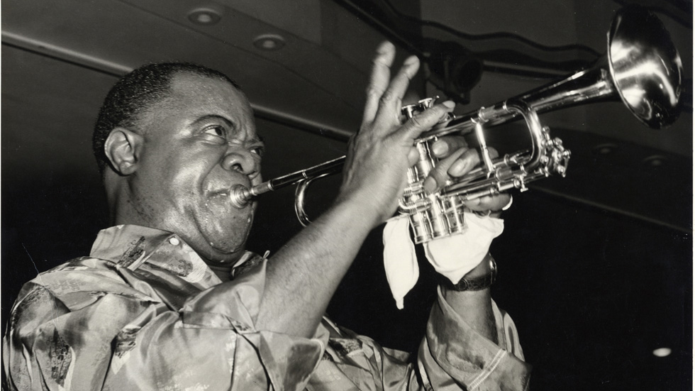 Arte principal de Louis Armstrong “Black & Blues: The Colorful Ballad of Louis Armstrong”