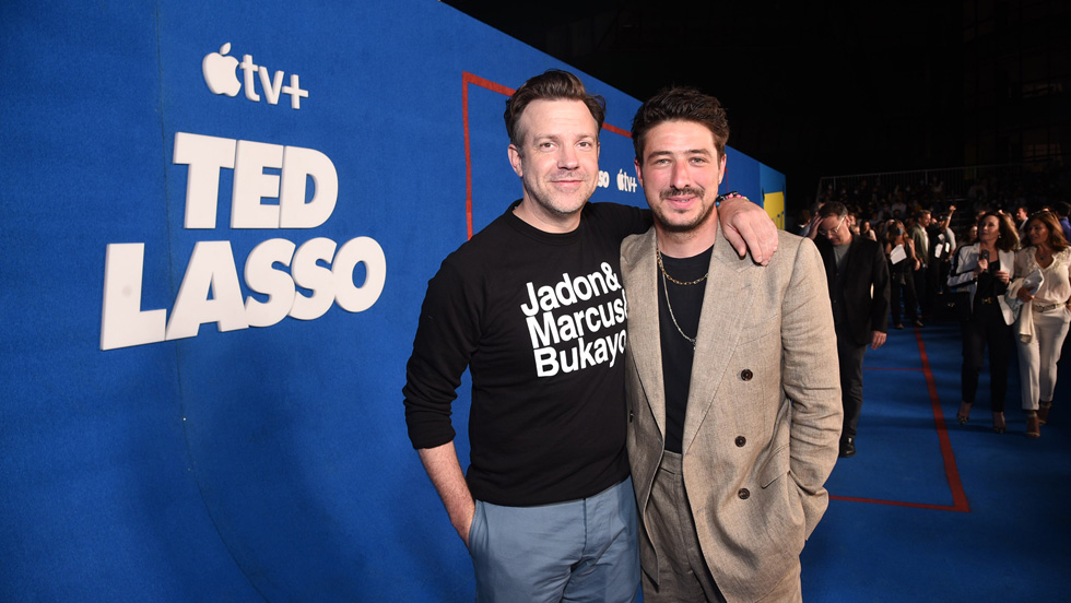 Jason Sudeikis e Marcus Mumford na estreia da segunda temporada de “Ted Lasso”