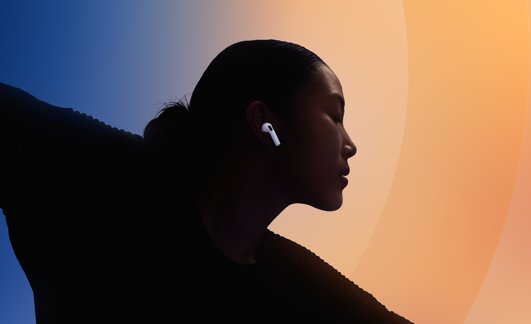 En person danser med AirPods 5 i ørerne.