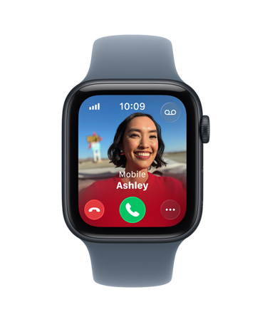 Vista lateral direita do Apple Watch SE 3 em caixa de alumínio meia-noite, com fotografia do contacto e botões Aceitar e Recusar, Digital Crown e Bracelete desportiva roxo-névoa